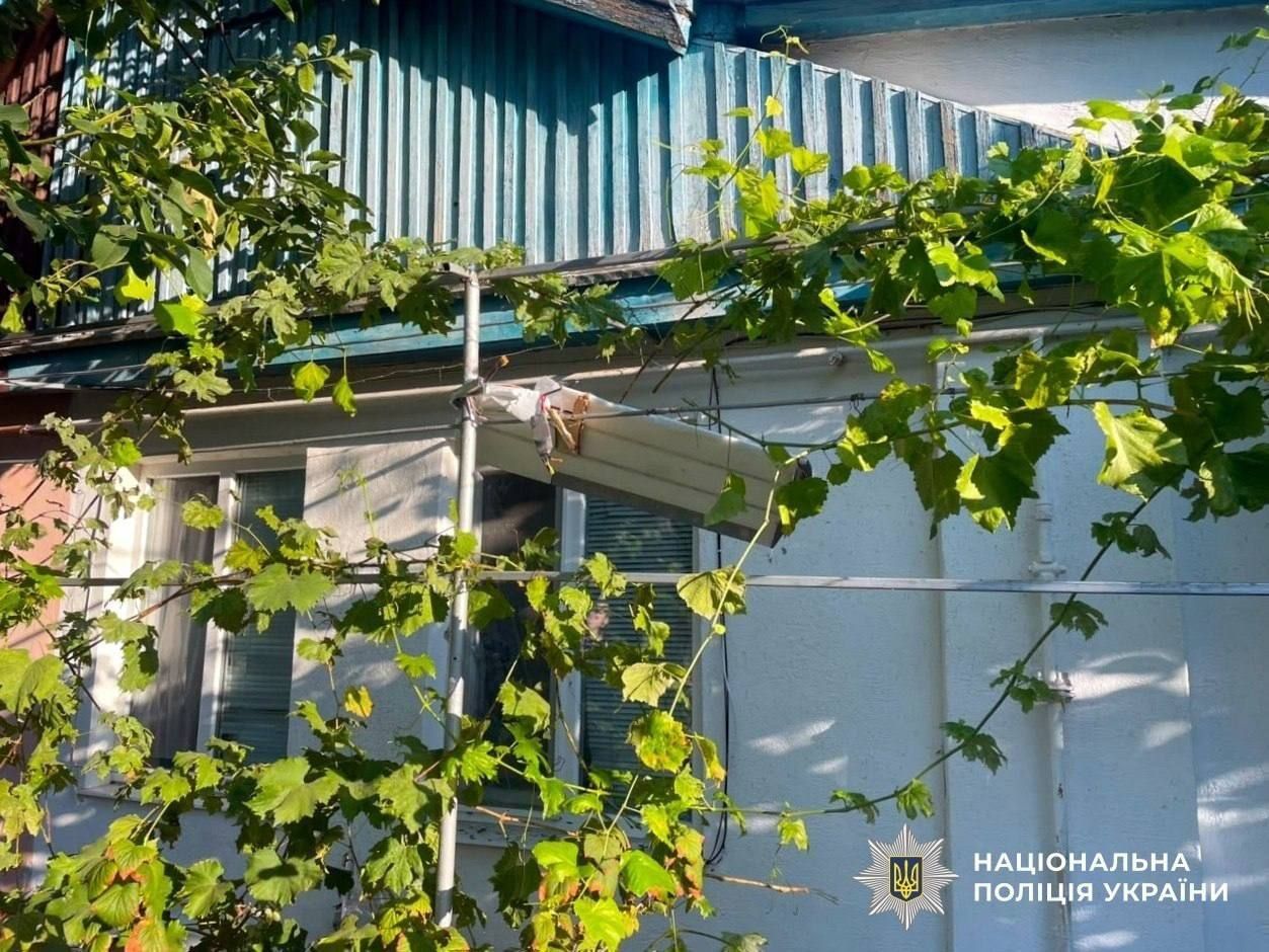В Херсоне обломок дрона упал в кроватку с малышом В Херсоне обломок дрона упал в кроватку с малышом