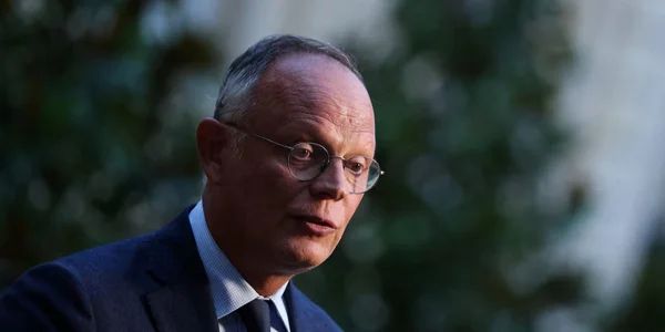 Колишній прем'єр Франції Едуар Філіпп. Фото: REUTERS