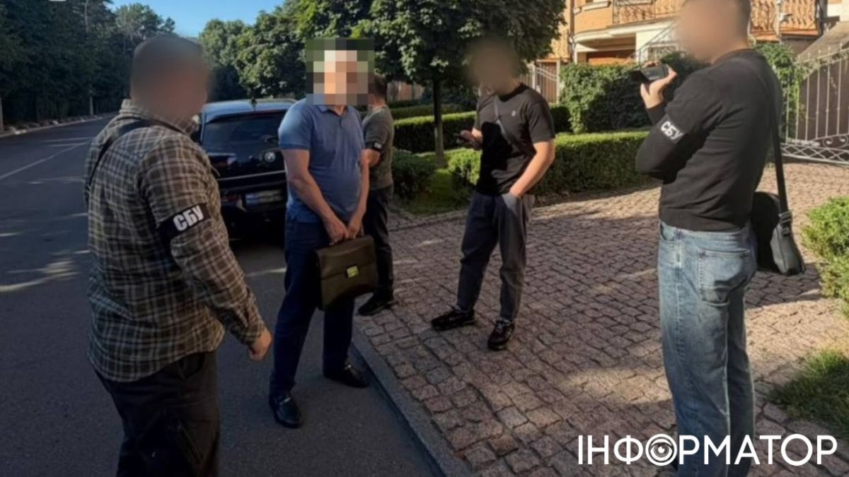 Торгували металом з РФ в обхід санкцій – власника групи компаній взяли під варту, його синові оголосили підозру