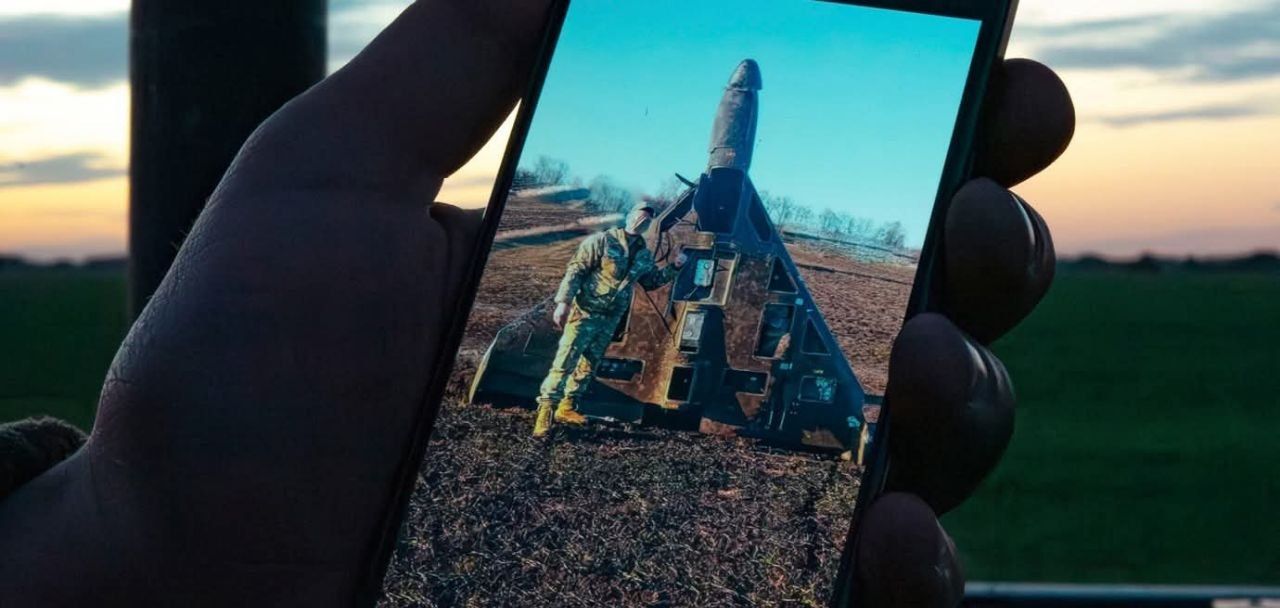 Украинские военные сбивают вражеские дроны, размером в рост человека Украинские военные сбивают вражеские дроны, размером в рост человека