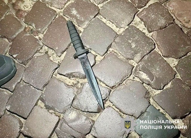 Во Львове мужчина смертельно ранил военнослужащего ТЦК: полицейский применил оружие к нападающему  