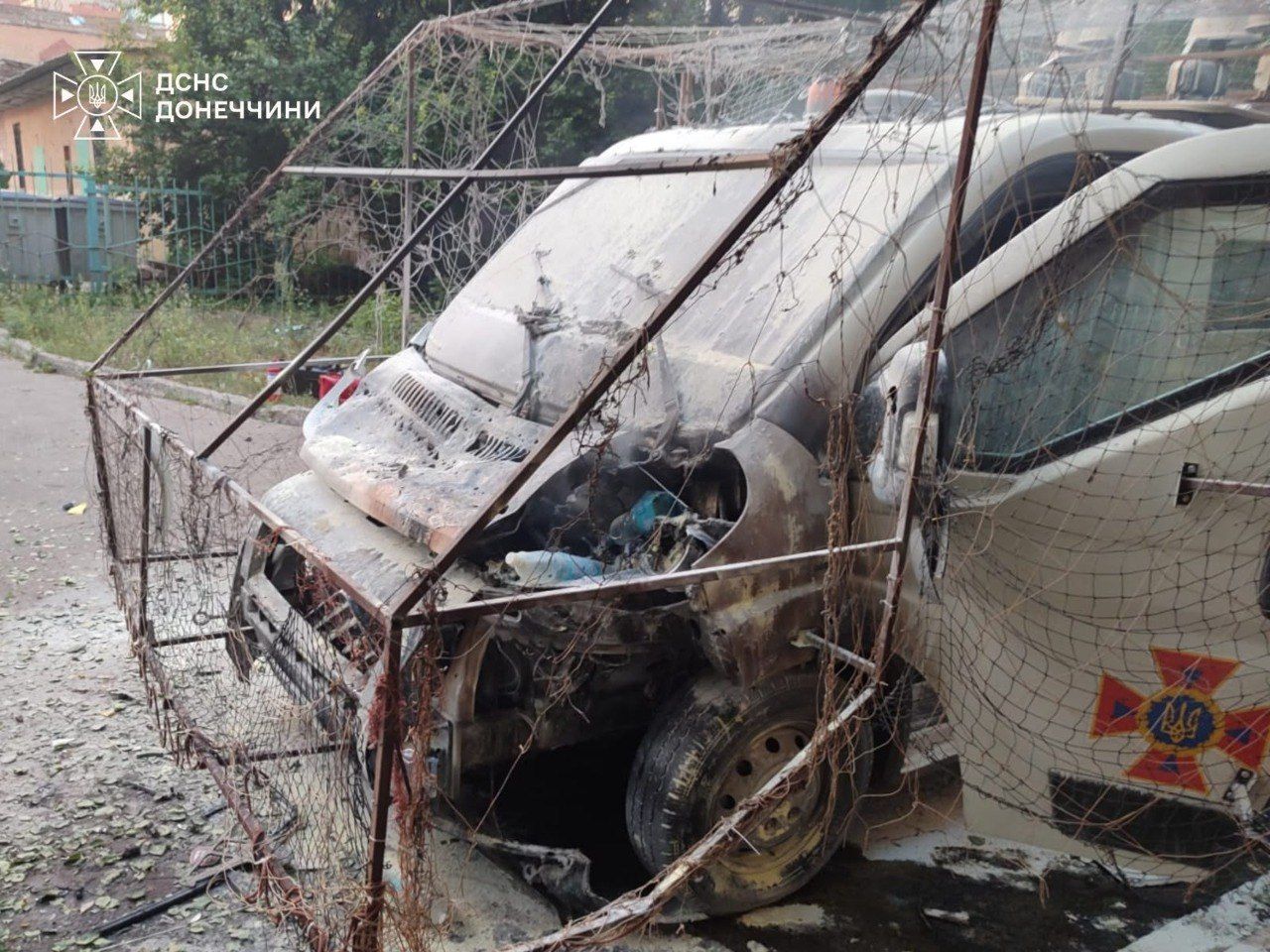 Ворог атакував автомобіль рятувальників. Авто