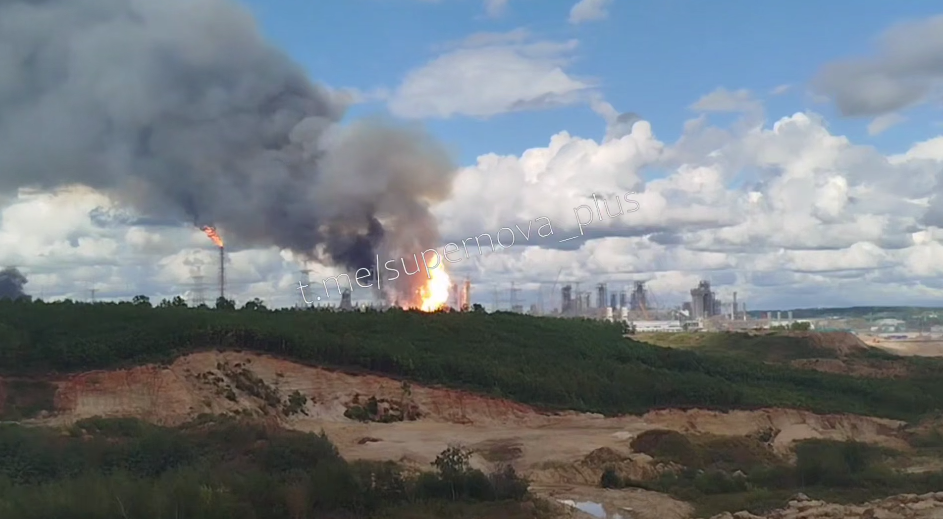 Амурский газохимический комплекс горит в РФ Амурский газохимический комплекс горит в РФ