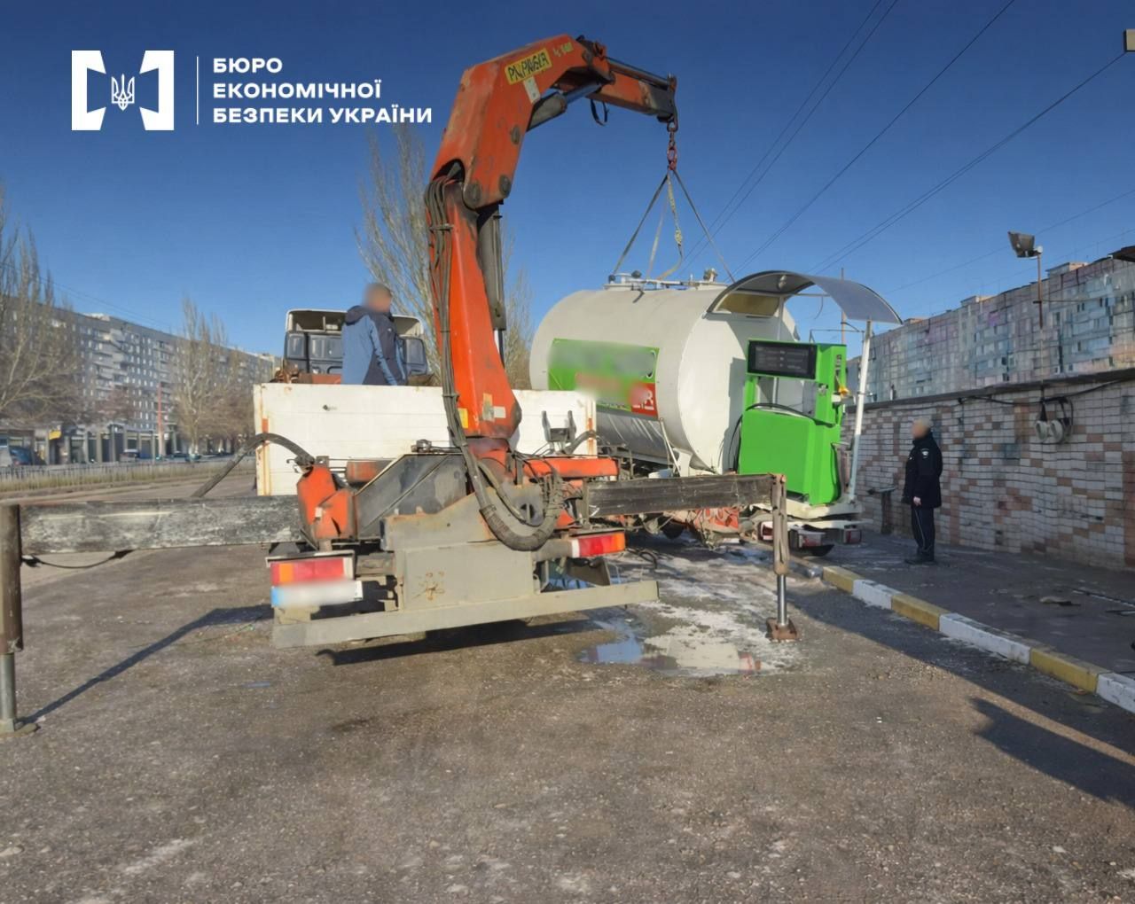 Детінізація ринку пального: у Дніпрі судитимуть організатора нелегальної АЗС