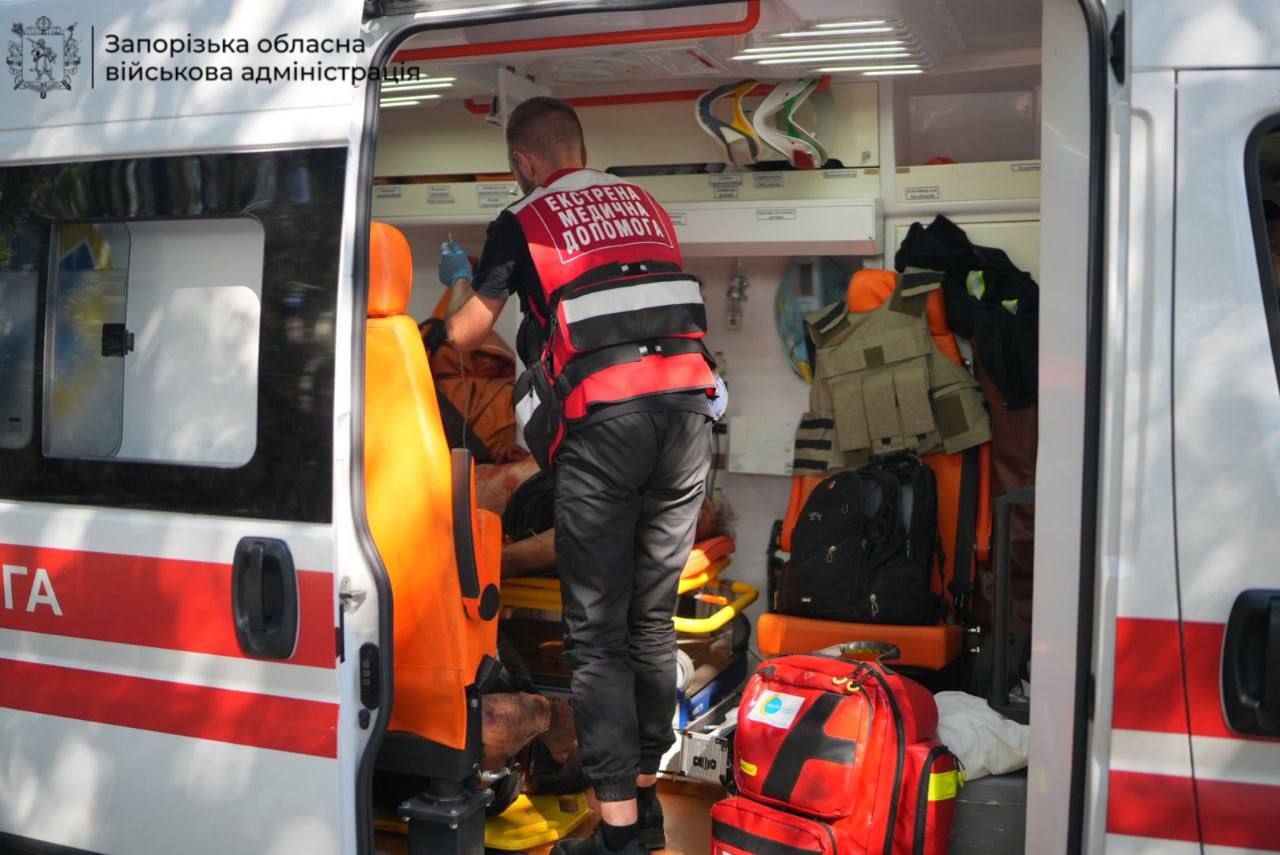 В Запорожье выросло количество пострадавших от атаки, фото: Запорожская ОВА В Запорожье выросло количество пострадавших от атаки, фото: Запорожская ОВА