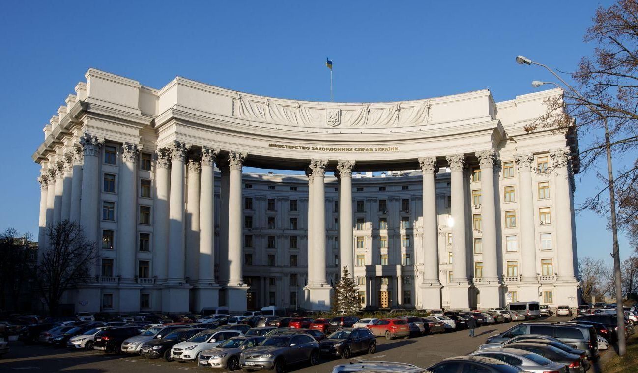 Будівля МЗС, фото: Віталій Носач Будівля МЗС, фото: Віталій Носач