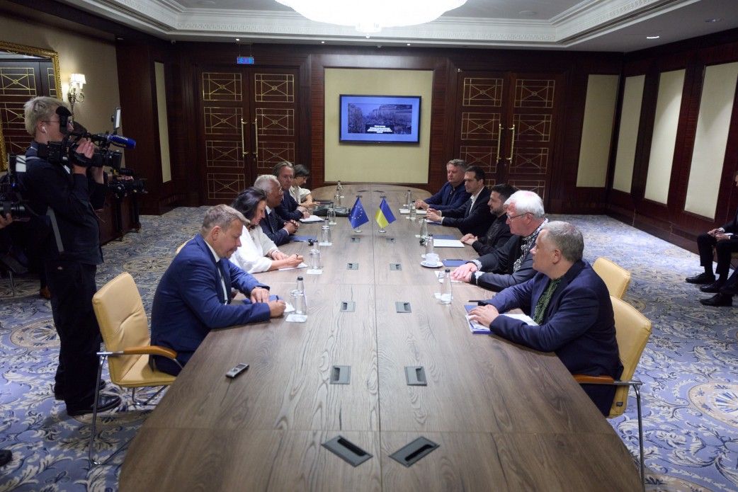 Візит до України