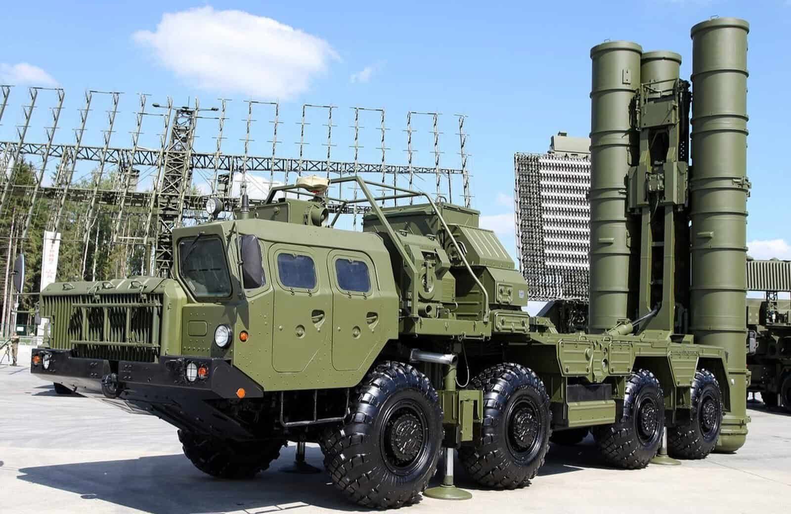 Пусковая установка ЗРК С-400, источник: Милитарный Пусковая установка ЗРК С-400, источник: Милитарный