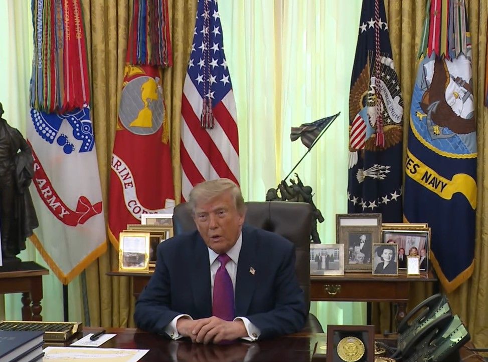 Трамп у Білому домі, скриншот з відео Трамп у Білому домі, скриншот з відео