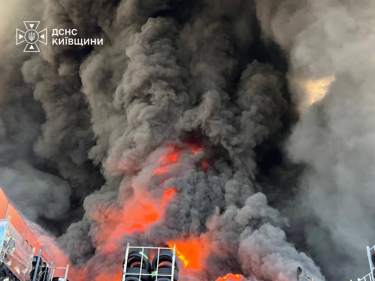 У склад в Милі на Києвщині вдарили новітньою зброєю - Герань-4 У склад в Милі на Києвщині вдарили новітньою зброєю - Герань-4