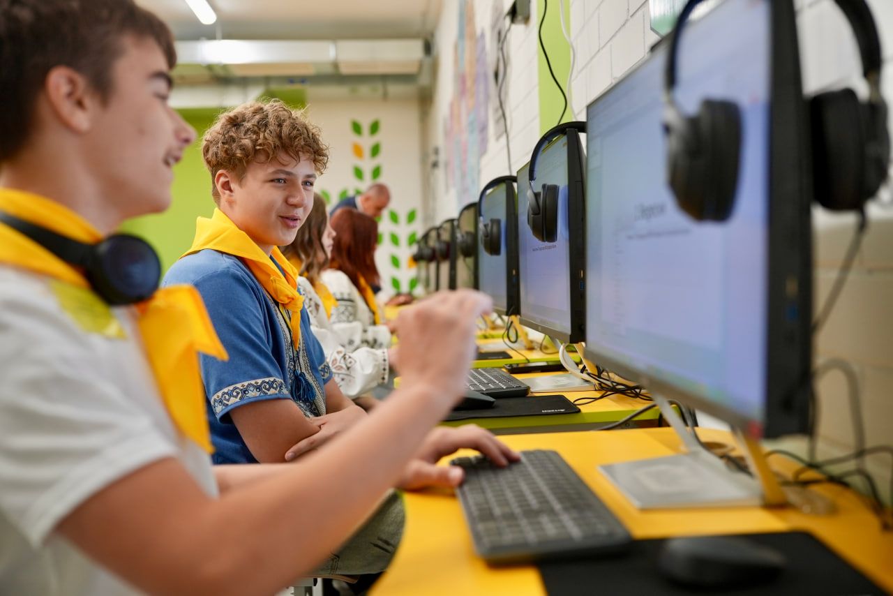 Betking Foundation та Павло Журило облаштували сучасний комп’ютерний клас у підземній школі Харкова 3