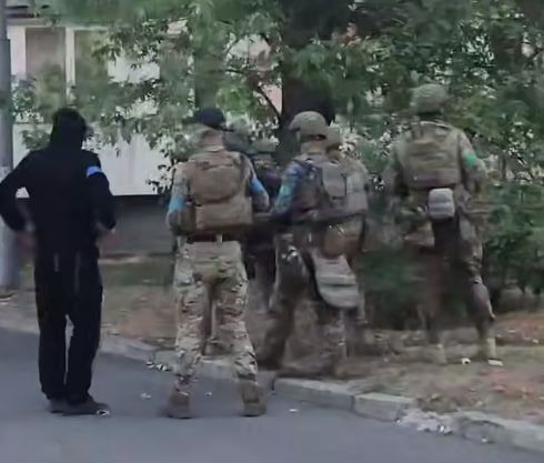 Силовики на місці стрілянини Силовики на місці стрілянини