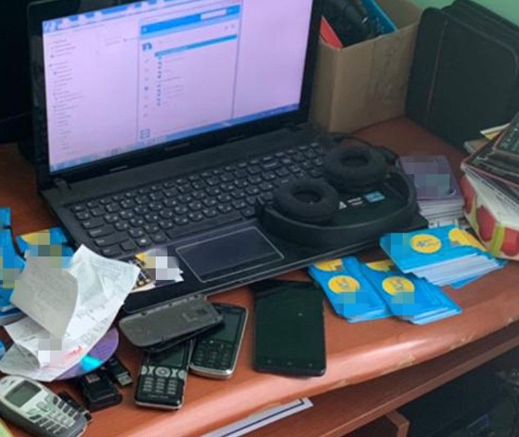чоловіку, який утримував ботоферму на 10,7 тис. SIM-карт "Київстару"