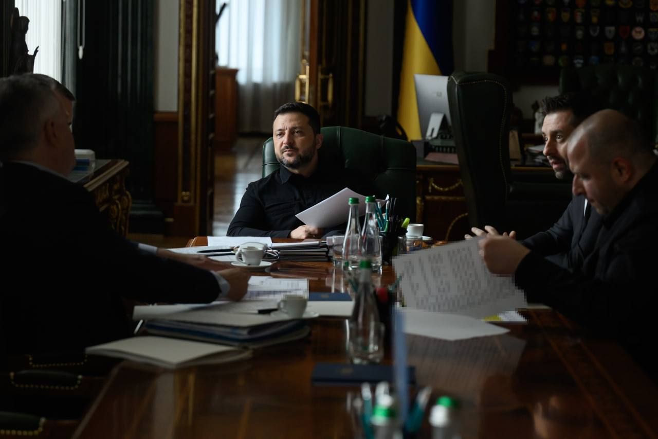 Зеленський провів нараду з переговорниками перед зустріччю з представниками Трампа