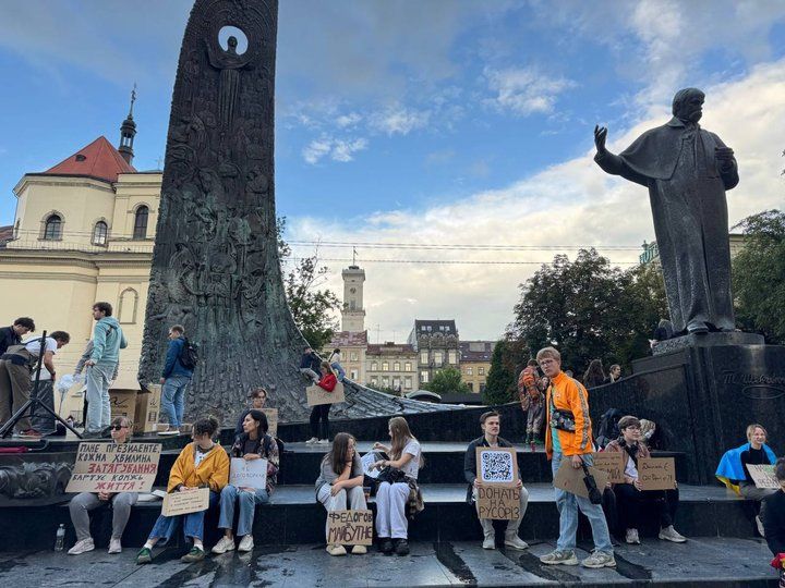 Протесты против отставки Федорова с должности министра обороны