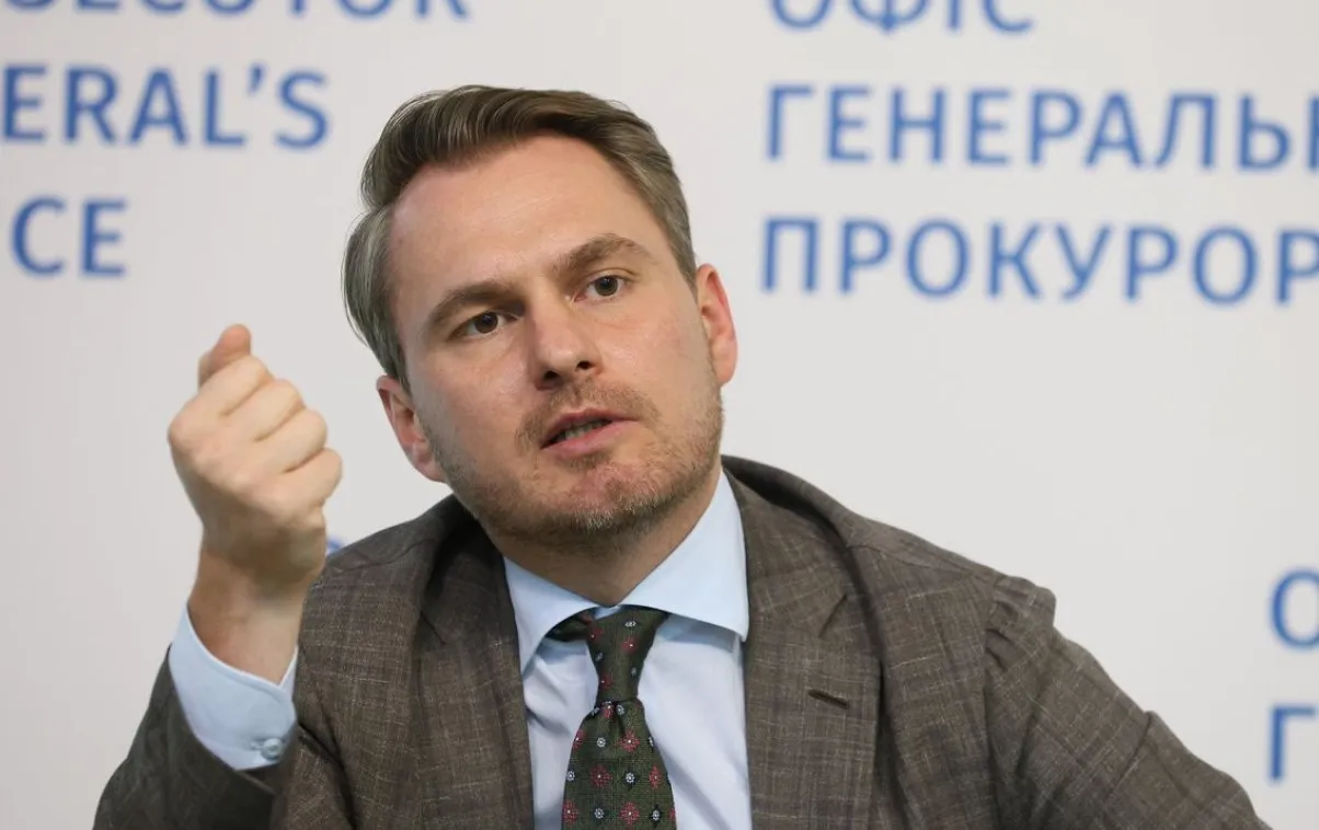Генпрокурор Руслан Кравченко заявив про відставку після скандалу з НАБУ. Генпрокурор Руслан Кравченко заявив про відставку після скандалу з НАБУ.
