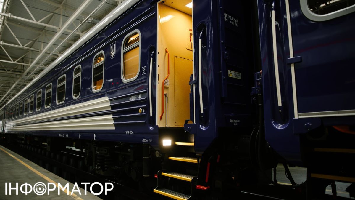 Укрзалізниця локомотив атака