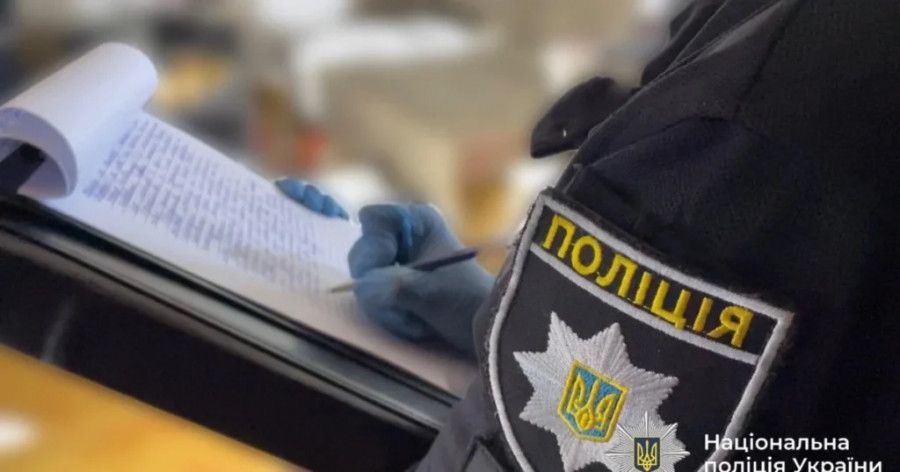 Оперативники расследуют убийство матери и сына Оперативники расследуют убийство матери и сына