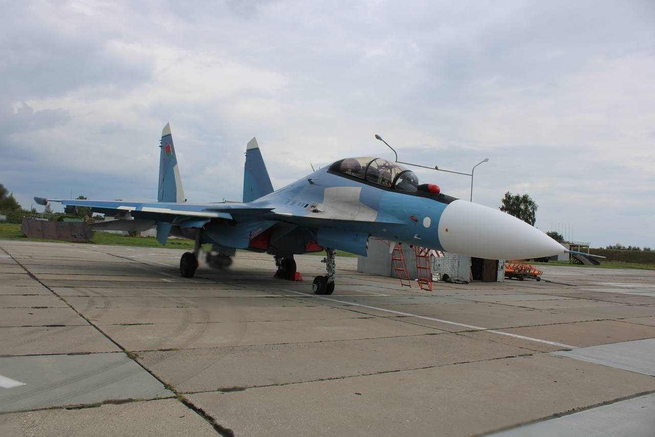 Заметили Су-30СМ с авиабомбой Самолет
