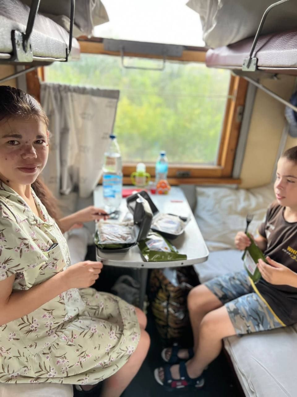На Донеччині розширили примусову евакуацію дітей На Донеччині розширили примусову евакуацію дітей