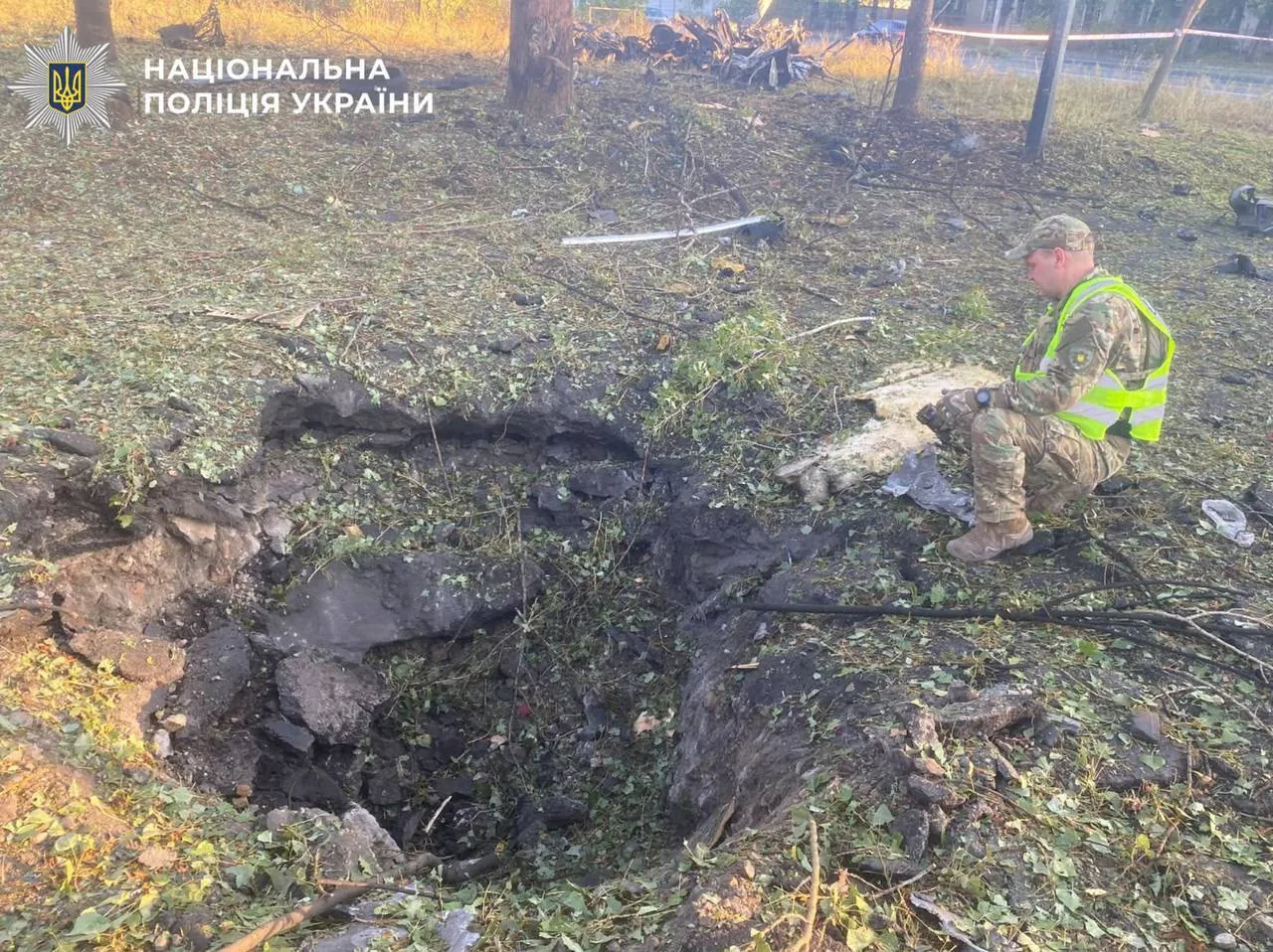 В Киеве уже 18 пострадавших, в месте обстрелов – огромные воронки