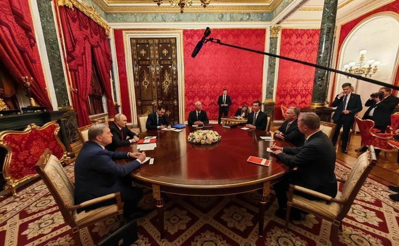 Переговоры Путина с посланниками Трампа Переговоры Путина с посланниками Трампа