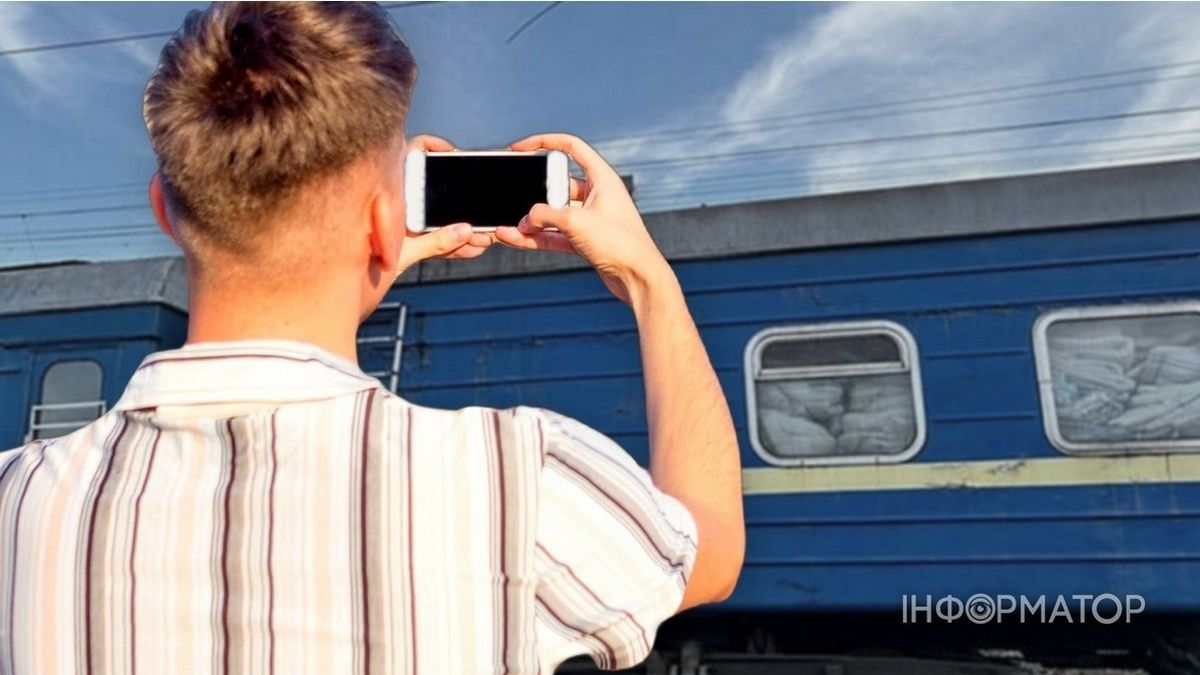Опасное селфи – во Львове 13-летний парень залез на вагон и оказался в реанимации