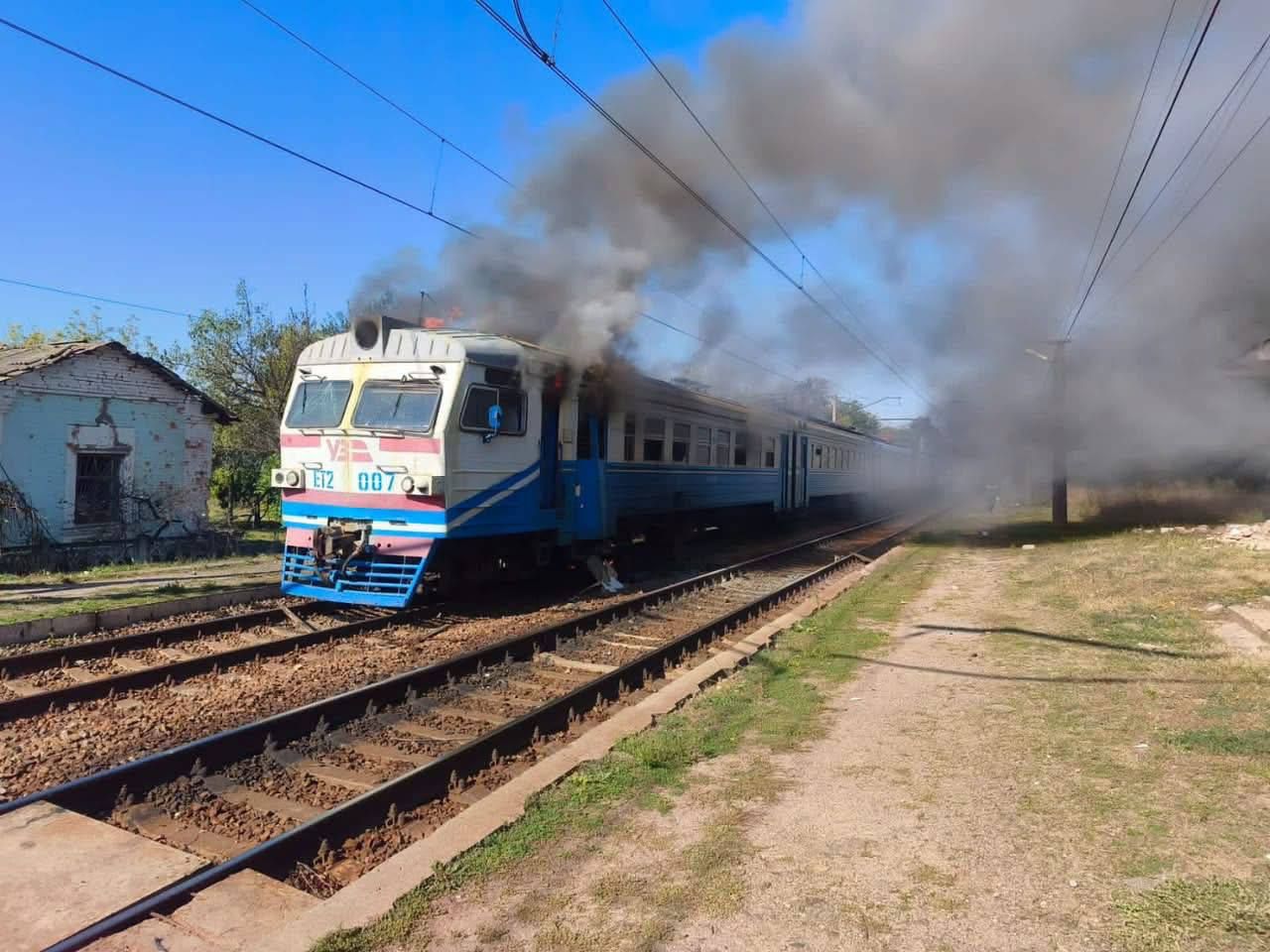 Понад 1600 атак дронів на локомотиви й станції за вісім місяців 2026 року - перевізник змінює підхід до безпеки, фото: Укрзалізниця