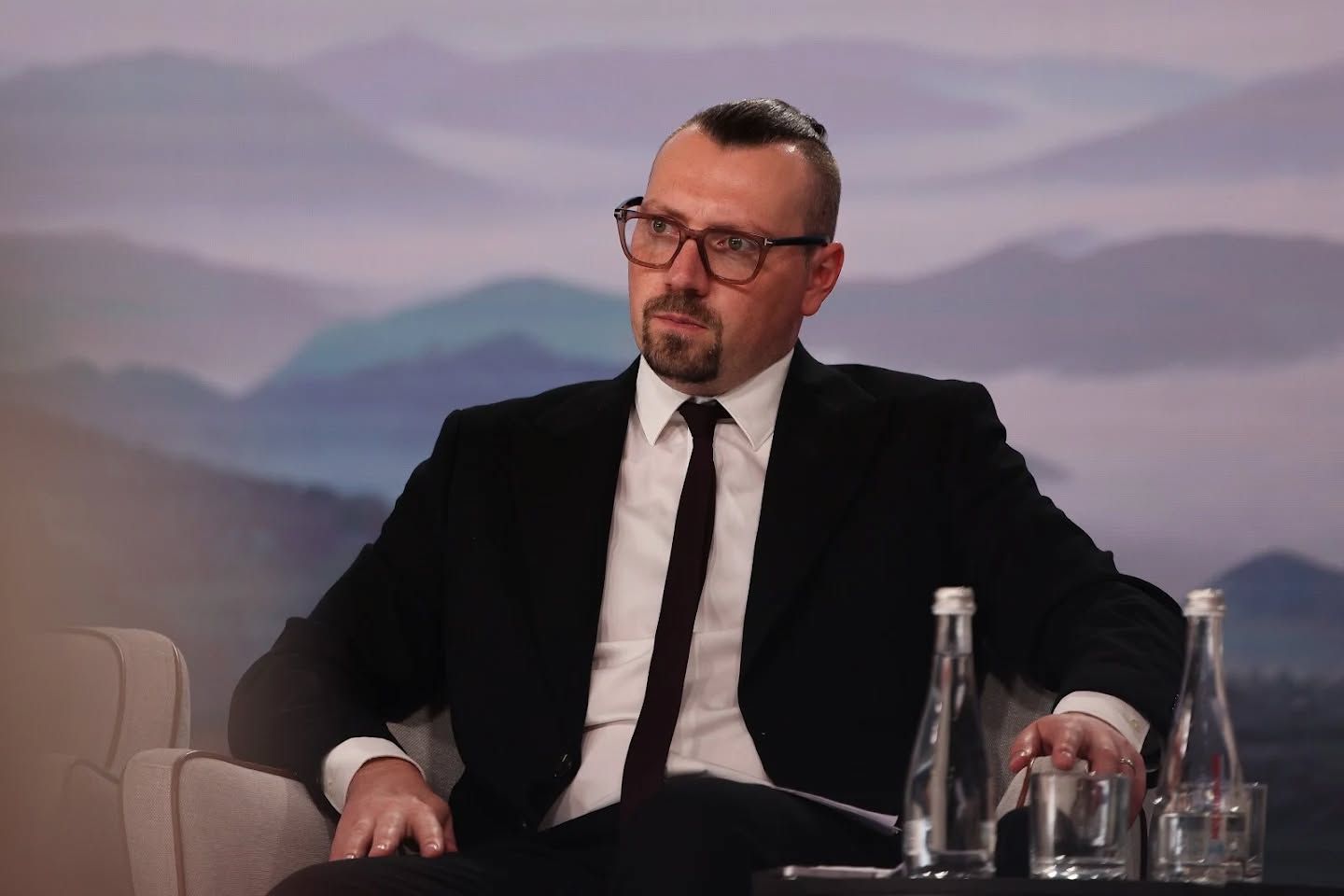 Міністр у справах громад, територій та внутрішньо переміщених осіб Віталій Безгін Міністр у справах громад, територій та внутрішньо переміщених осіб Віталій Безгін
