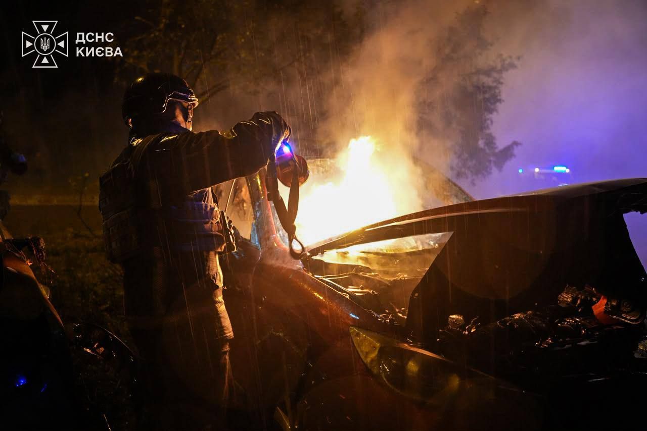 Последствия русского удара по Киеву. Фото: ГСЧС Последствия русского удара по Киеву. Фото: ГСЧС