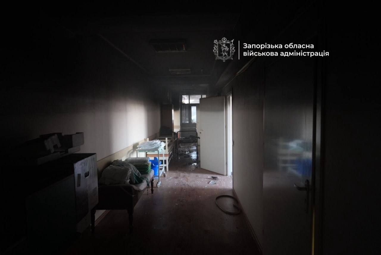 Фото: ОВА РФ атакувала Запоріжжя, є влучання і пожежа в медичному закладі 3