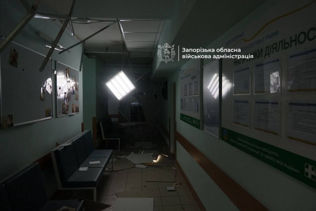 Фото: ОВА РФ атакувала Запоріжжя, є влучання і пожежа в медичному закладі 4