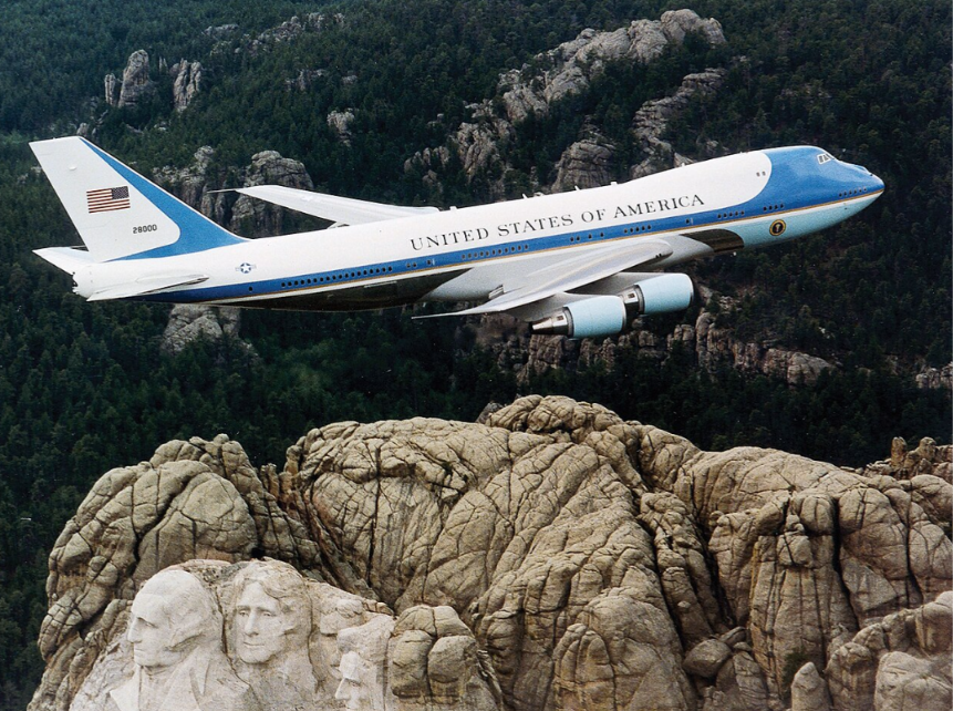 Журналістів CNN не пустили на борт Air Force One Журналістів CNN не пустили на борт Air Force One