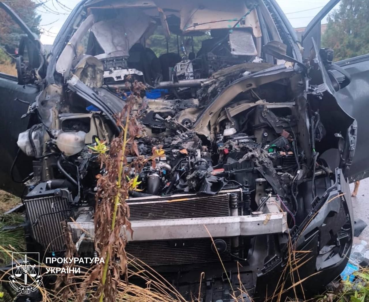 Дроны РФ атаковали два автомобиля на Харьковщине, фото: областная прокуратура