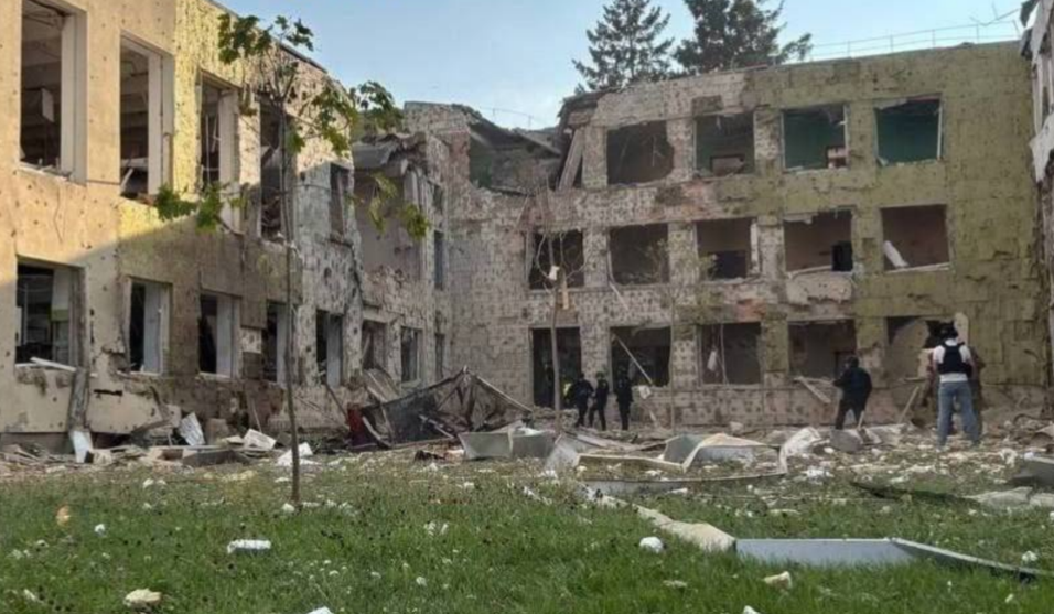 Последствия удара по школе в Сумах, куда попала Россия последствия удара по школе Сумы 29 сентября 2026 год