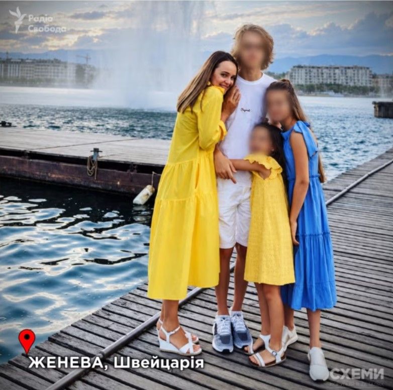 біля згаданої набережної Женевського озера, на тлі визначної пам’ятки – фонтану Же-До, що у десяти хвилинах пішки від будинку, Богданова фотографувалась з дітьми біля згаданої набережної Женевського озера, на тлі визначної пам’ятки – фонтану Же-До, що у десяти хвилинах пішки від будинку, Богданова фотографувалась з дітьми