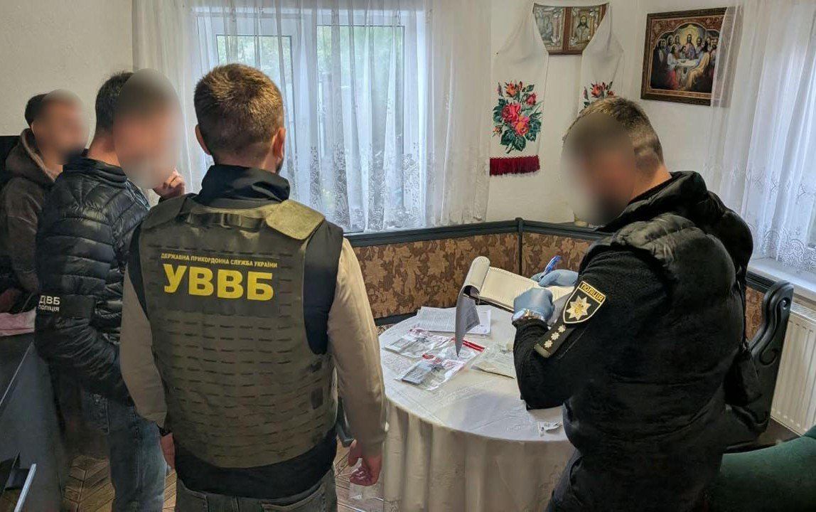 Следователи