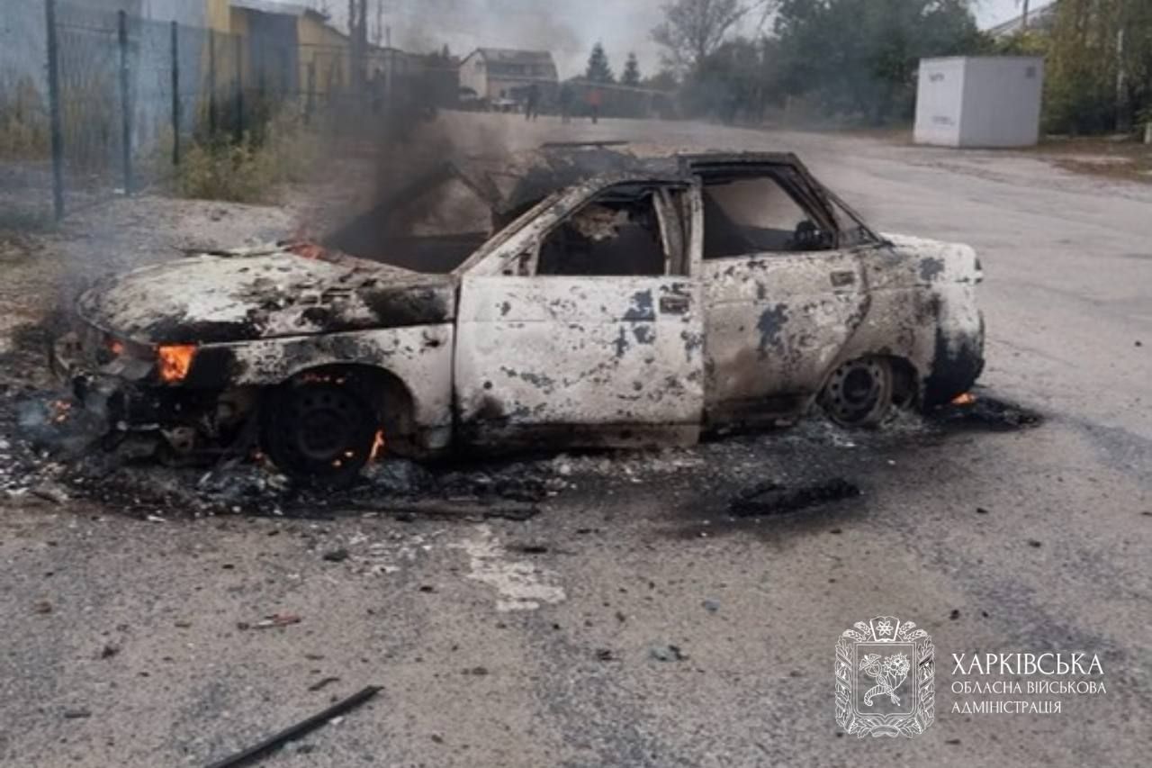 Дрон РФ ударил по авто в Золочеве