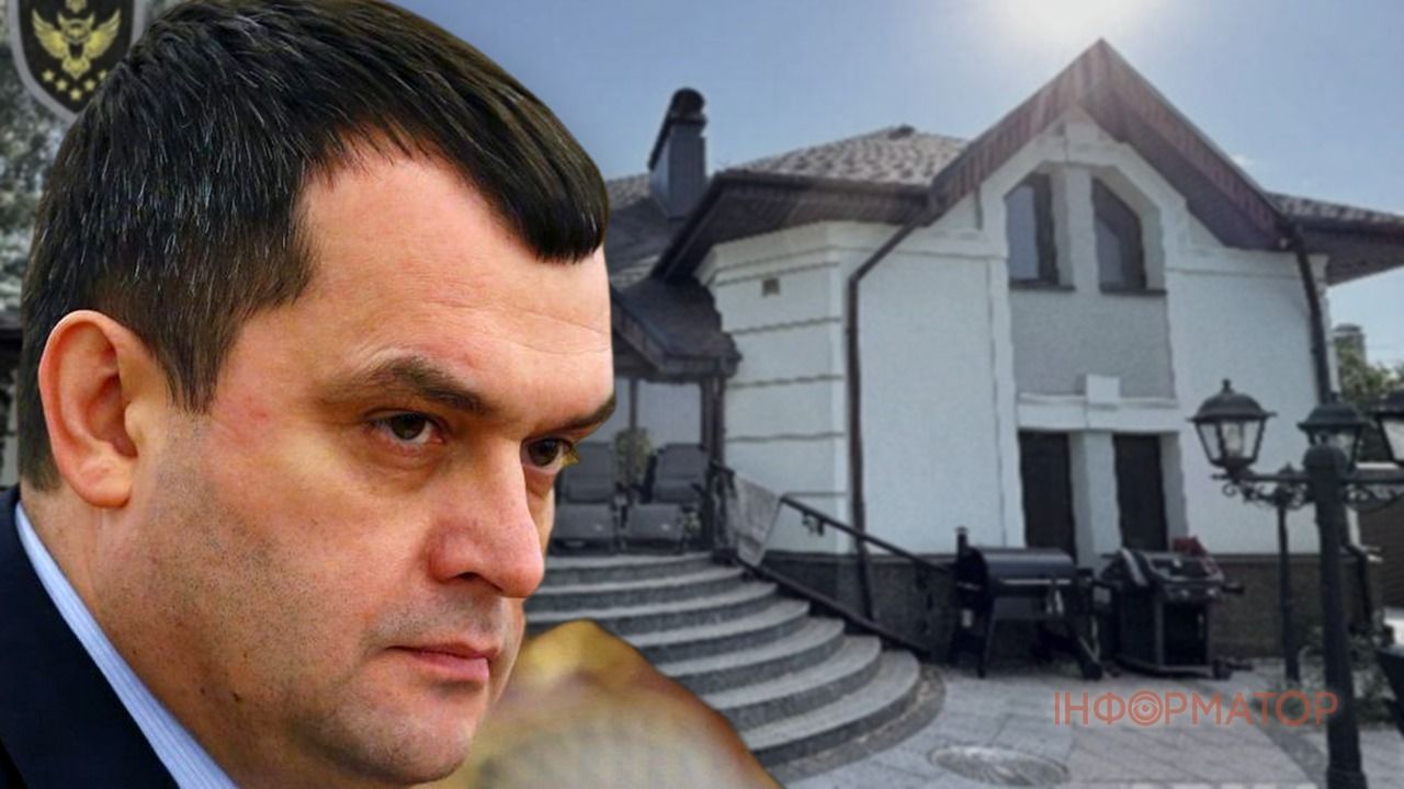 У будинку ексміністра МВС Захарченка провели обшук — серед знахідок чек на крило індички