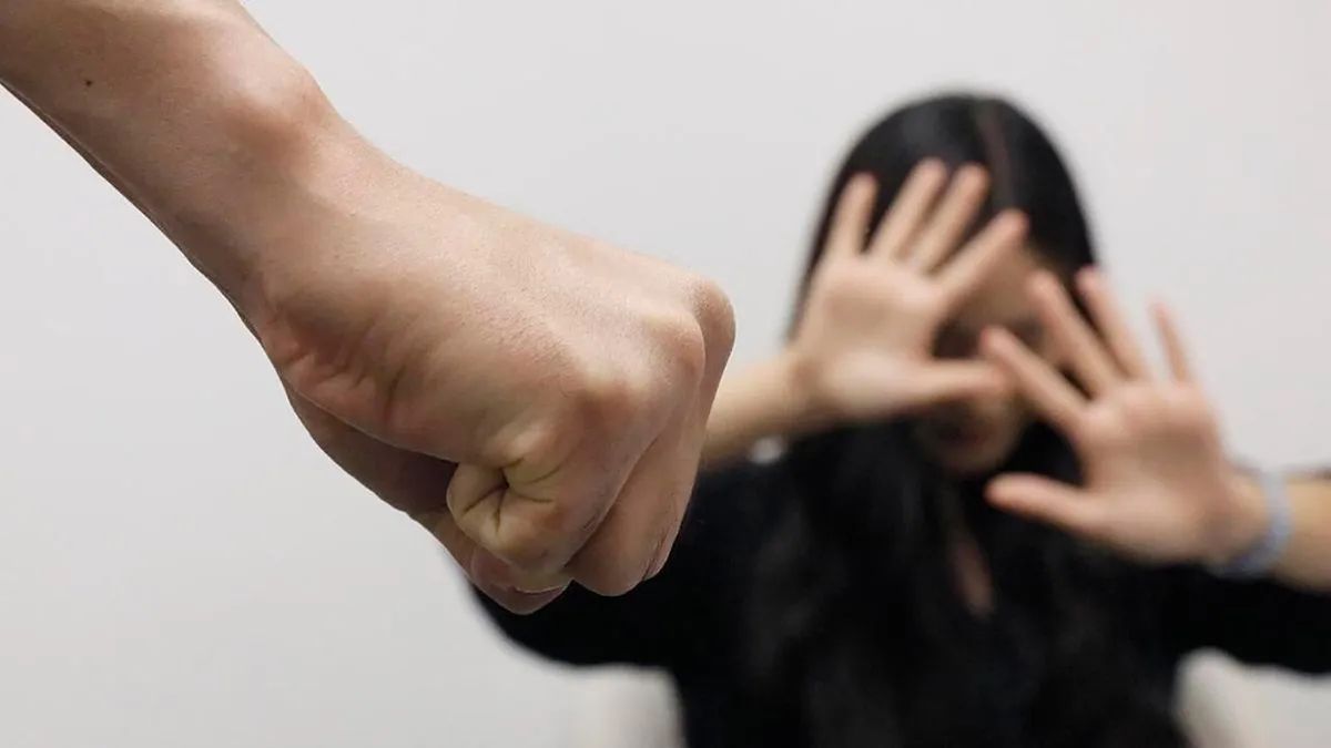 Як рідним чи сусідам реагувати на насильство над дитиною в сім'ї, пояснює Мін'юст