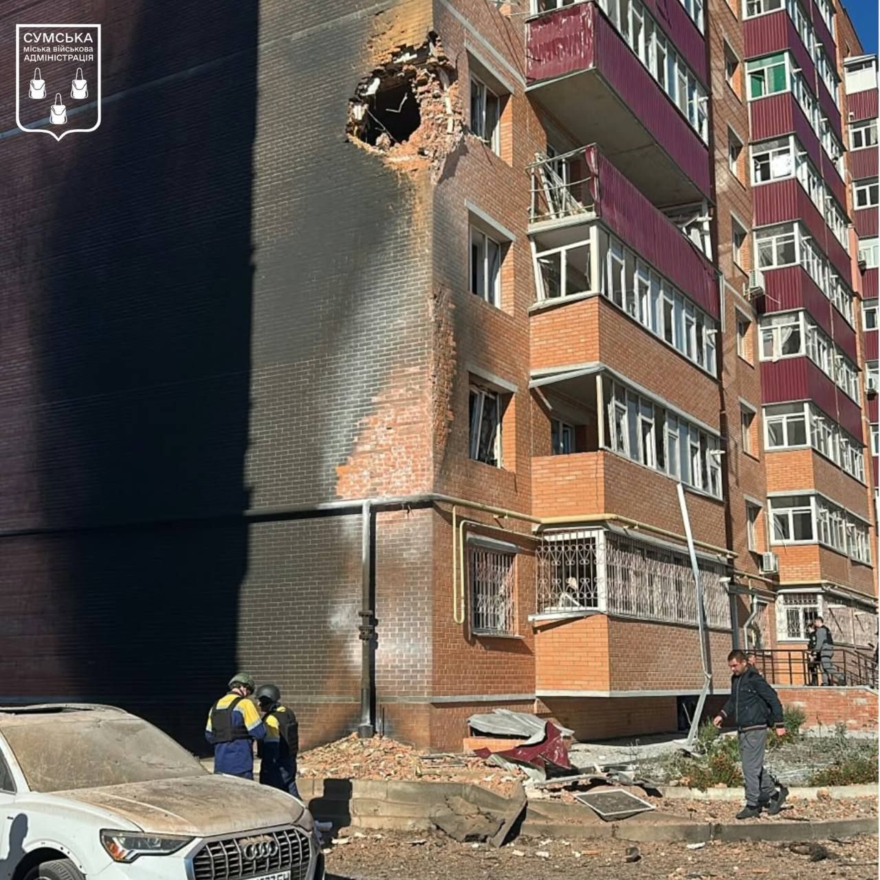 В Сумах БпЛА попал в жилой дом, фото: Сумская МВА