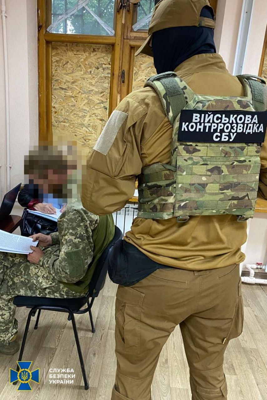 СБУ разоблачила военного ВСУ, которого Россия завербовала через сайты знакомств: он сливал врагу информацию об защитниках Харьковщины, фото: СБУ СБУ разоблачила военного ВСУ, которого Россия завербовала через сайты знакомств: он сливал врагу информацию об защитниках Харьковщины, фото: СБУ