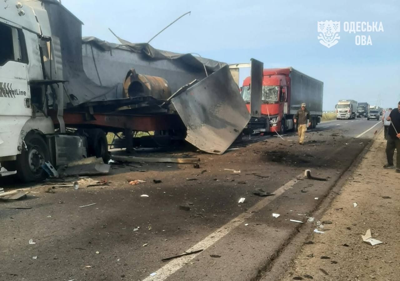 Атака на трасу на Одещині - є постраждалі Атака на трасу на Одещині - є постраждалі