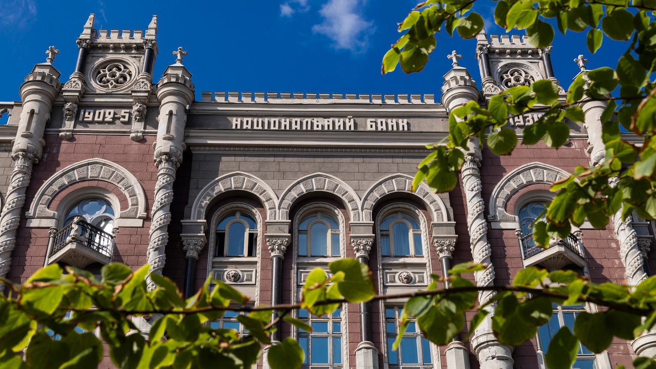 Під час розгляду справи суд також врахував позицію Національного банку України, до якого жінка зверталася ще 3 червня 2021 року