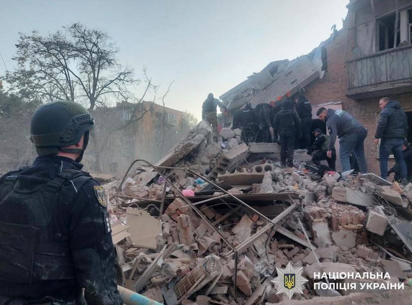 Ракета зруйнувала багатоповерхівку у Прилуках