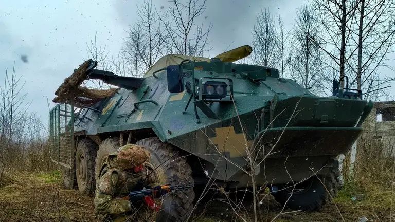 Українські танки чи БТР з вибухівкою зараз проривають позиції окупантів