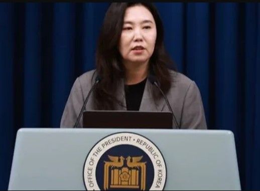 Речниця адміністрації президента Південної Кореї Кан Ю Чжон Речниця адміністрації президента Південної Кореї Кан Ю Чжон