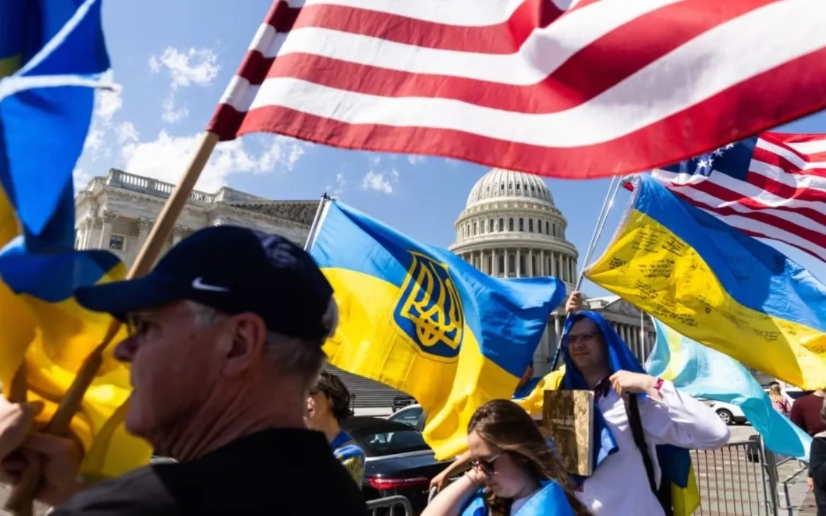 Понад 100 тисяч українців у США можуть втратити легальний статус уже до кінця жовтня Понад 100 тисяч українців у США можуть втратити легальний статус уже до кінця жовтня