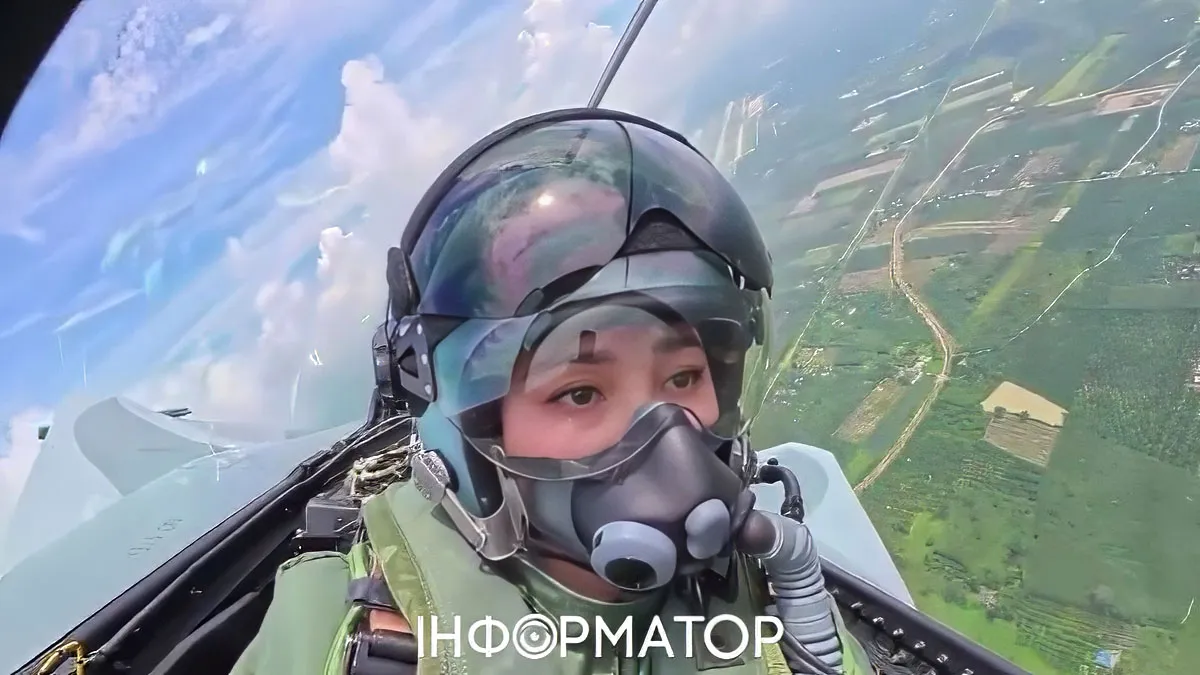Королева Таїланду самостійно підняла в повітря бойовий винищувач Gripen