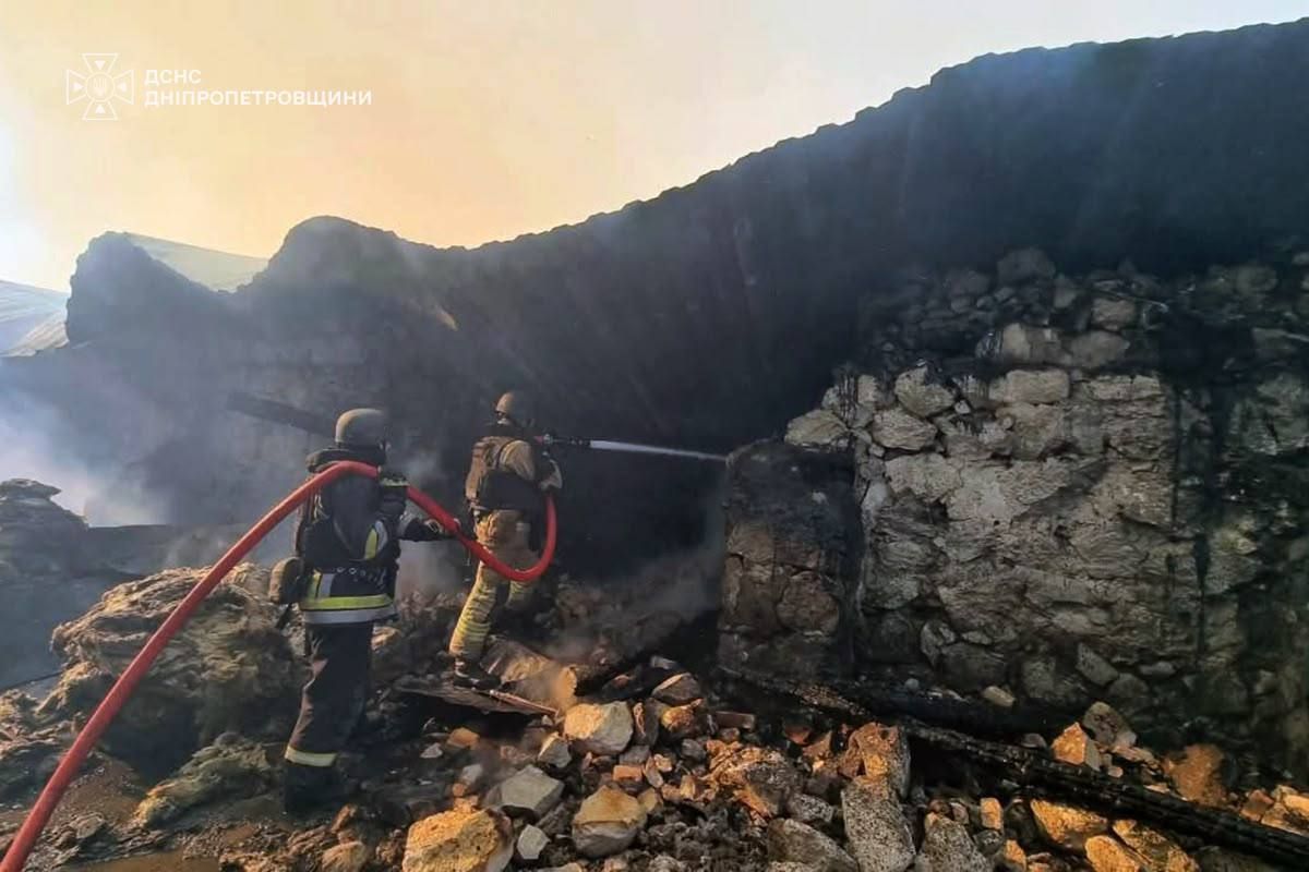 В течение дня российские войска почти 40 раз атаковали три района области, фото: ГСЧС В течение дня российские войска почти 40 раз атаковали три района области, фото: ГСЧС